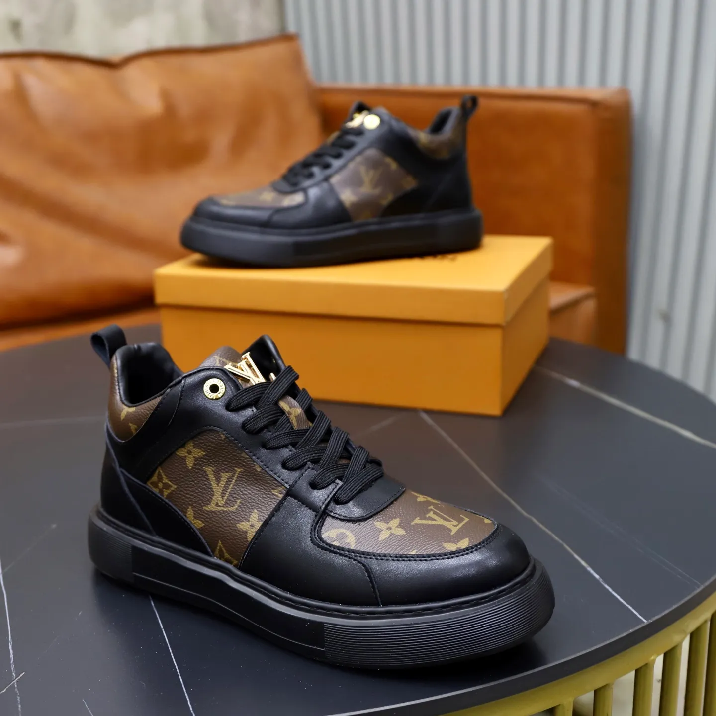 Ex-factory price: 442💰🙅‍♂️🙅‍♂️🙅‍♂️ Brand: LV Louis Vuitton Standard code: 38-44 (45 customized) Grade: Same as the official website Material: Original cowhide material spliced with brand rubber Comfortable and breathable lining Lightweight and wear-resistant sports outsole Style category: Men's fashionable casual shoes Running sneakers Distinguished luxury brand elements Top luxury color: actual picture color